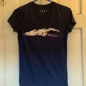 Free State junior’s Dark Blue Surf Graphic Tee in size medium